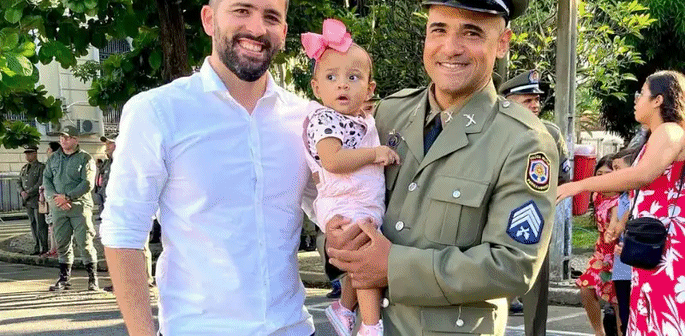 O sargento gay de PE conquistou o direito de tirar licença-paternidade após cinco meses de luta na justiça. - Foto: reprodução redes sociais