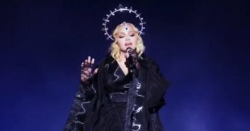 Madonna durante 'Celebration Tour'. Reprodução/Vídeo