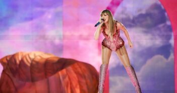 Taylor Swift canta para fãs cariocas no Engenhão — Foto: Stephanie Rodrigues/g1