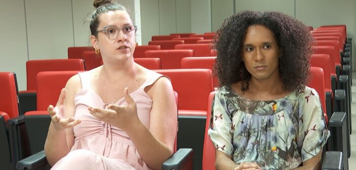 As estudantes de medicina da USP Stella Branco e Louíse Rodrigues e Silva afirmam que foram vítimas de transfobia em Ribeirão Preto, SP — Foto: Valdinei Malaguti/EPTV