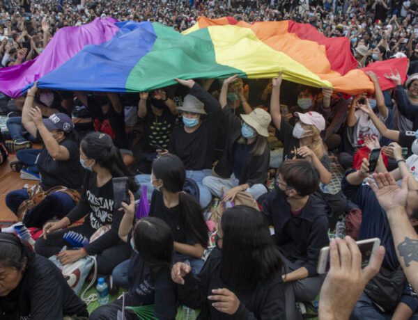 O Parlamento da Tailândia aprova a legalização do casamento gay