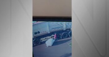 Vídeo mostra homem arrastando saco com corpo de mulher trans no interior de SP Reprodução