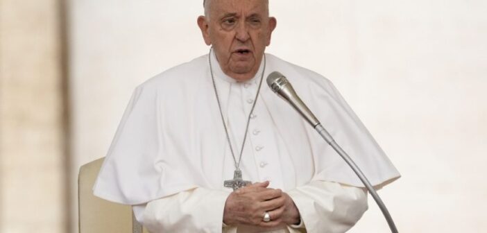 Papa Francisco utilizou novamente uma palavra altamente depreciativa à comunidade homossexual